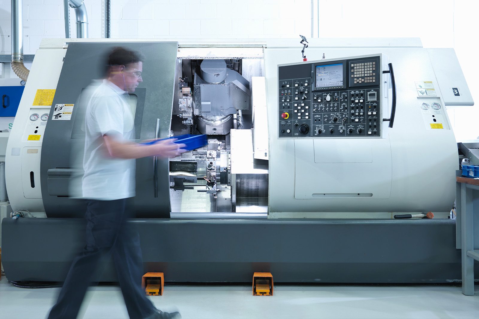 Metal üzerinde yüksek hassasiyetli fiber lazer kesim — Cut Laser System